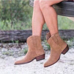Tecovas Lucy Suede Western Boots
